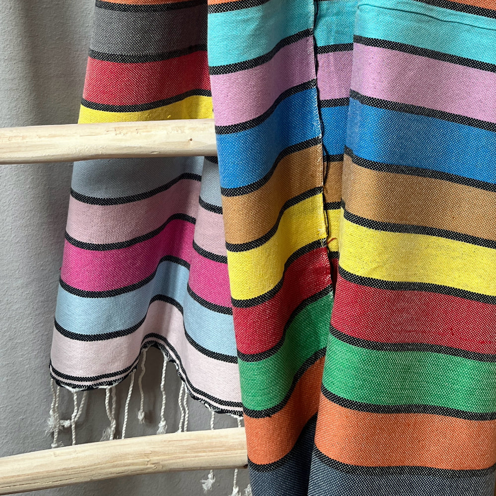 100 % Handarbeit: Hamamtuch Regenbogen