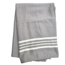 Laden Sie das Bild in den Galerie-Viewer, Hamamtuch ohne Fransen - Leyla handgewebt und vorgewaschen - grau mit weißen Streifen