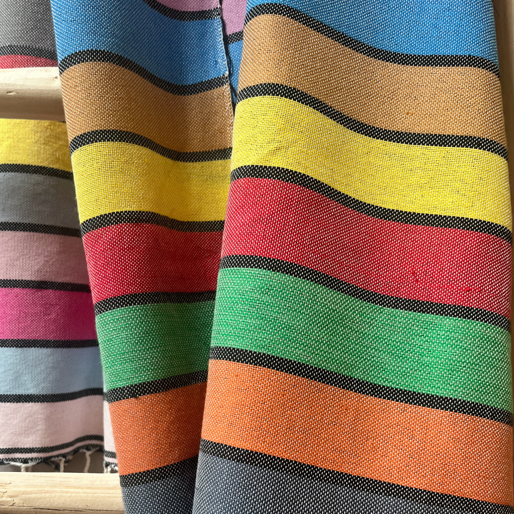 100 % Handarbeit: Hamamtuch Regenbogen