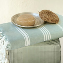 Laden Sie das Bild in den Galerie-Viewer, Hamamtuch Bio-Baumwolle &quot;Fouta Hammam&quot; hellgrün