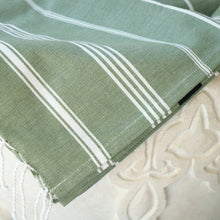 Laden Sie das Bild in den Galerie-Viewer, Hamamtuch Bio-Baumwolle &quot;Fouta Hammam&quot; tannengrün