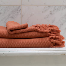 Laden Sie das Bild in den Galerie-Viewer, Hamamtuch XXL Pur handgewebt kupfer  - 140 x 200 cm