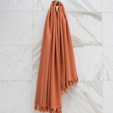 Laden Sie das Bild in den Galerie-Viewer, Hamamtuch XXL Pur handgewebt kupfer  - 140 x 200 cm