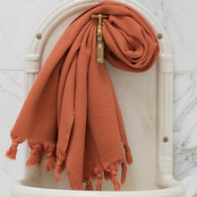 Laden Sie das Bild in den Galerie-Viewer, Peskir Pur handgewebt kupfer - Hamamtuch XS - 60 x 90 cm