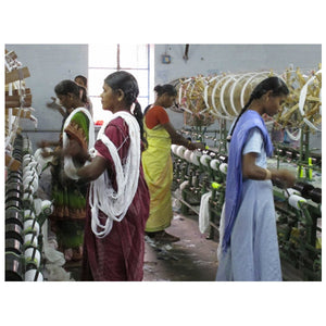 Weberinnen im Handweber-Familienbetrieb vom Herrn Visu im indischen Tamil Nadu.Handweber-Familienbetrieb vom Herrn Visu im indischen Tamil Nadu.