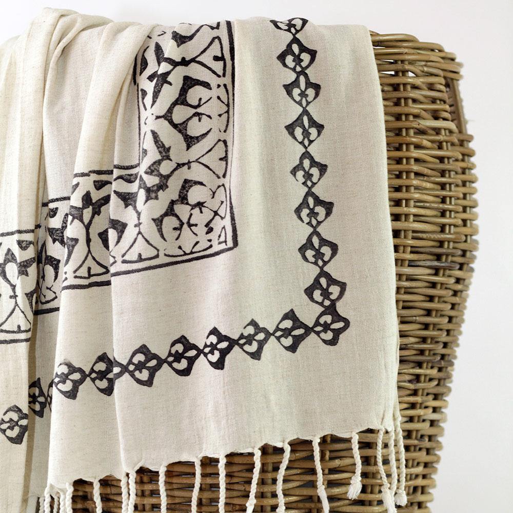 Hamamtuch XXL Alina ornamental - handbedruckt und handgewebt - naturweiß mit schwarz