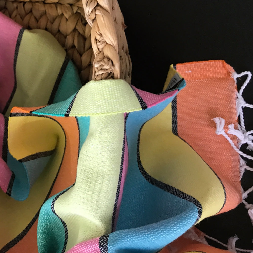 Hamamtuch Regenbogen mit schwarzen Streifen