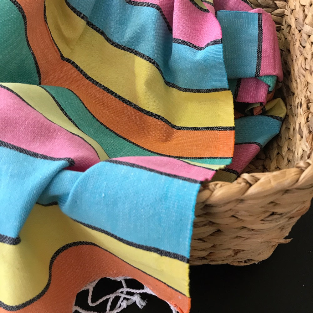 Hamamtuch Regenbogen mit schwarzen Streifen