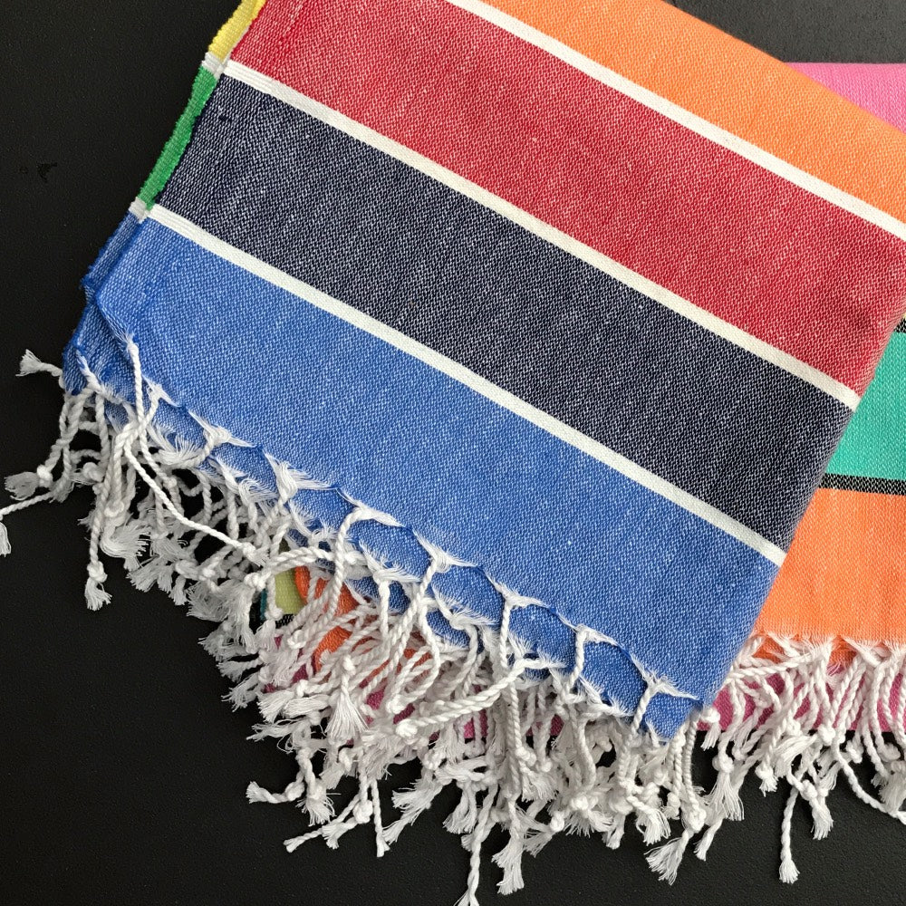 Hamamtuch Sara Regenbogen mit weißen Streifen