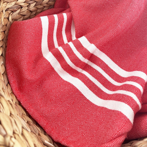 Hamamtuch ohne Fransen - Leyla handgewebt und vorgewaschen - rot mit weißen Streifen von Hamamista